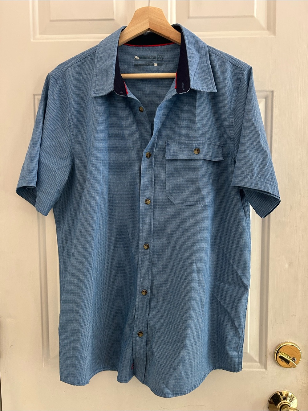 Avalanche Short-Sleeve Casual Button-Down Shirt in Light Blue